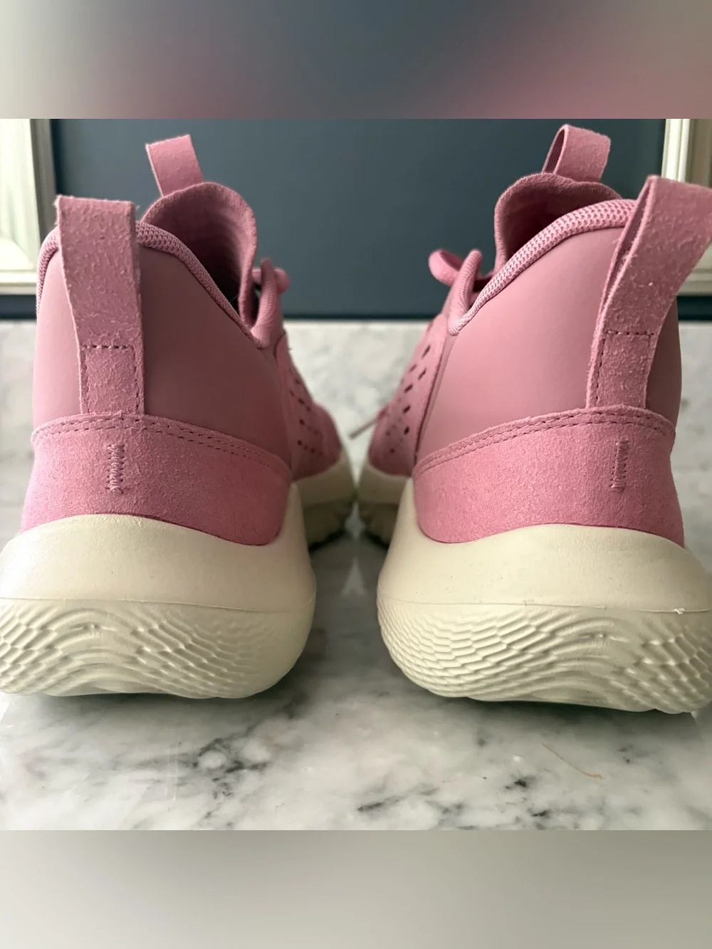 Under Armour Flow Breakthru 5 Lux Basketball Shoes Pink Rose Gold Size 11 NWOB